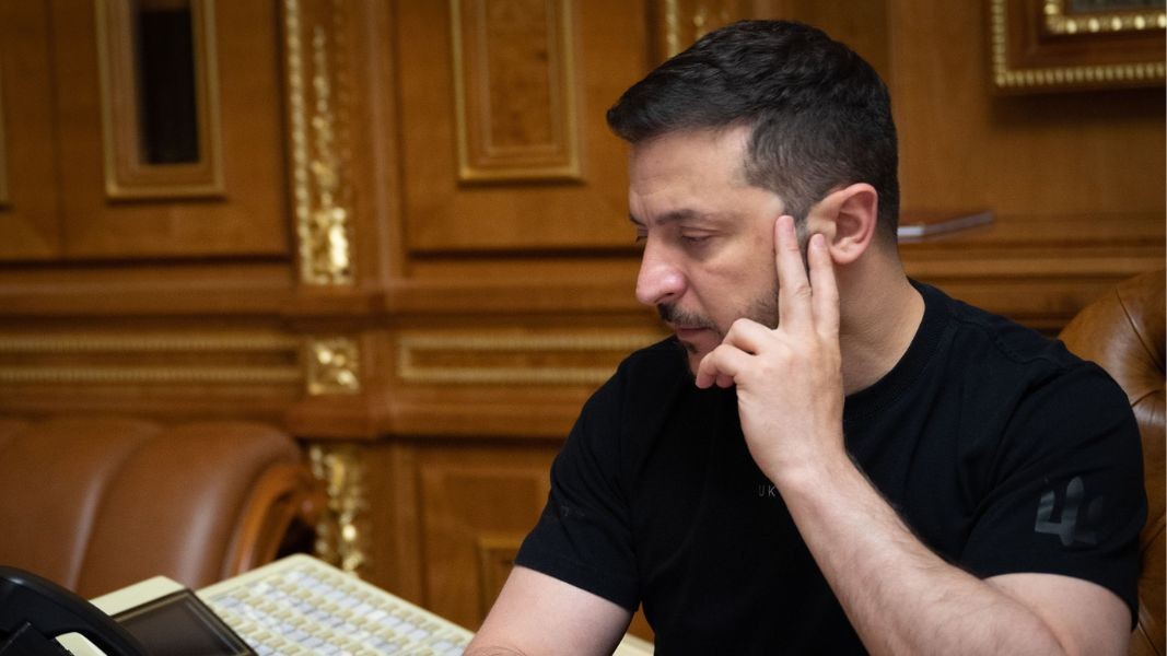 Зеленски пристигна в "Рамщайн" за срещата на Контактната група за военна помощ на Украйна