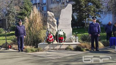 Бургас почита паметта на полицаите Атанас Градев и Йордан Илиев