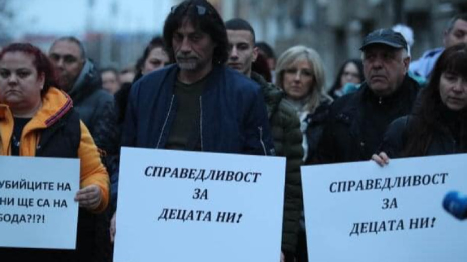 Протест на Сдружение "Ангели на пътя" в първия работен ден на новия парламент