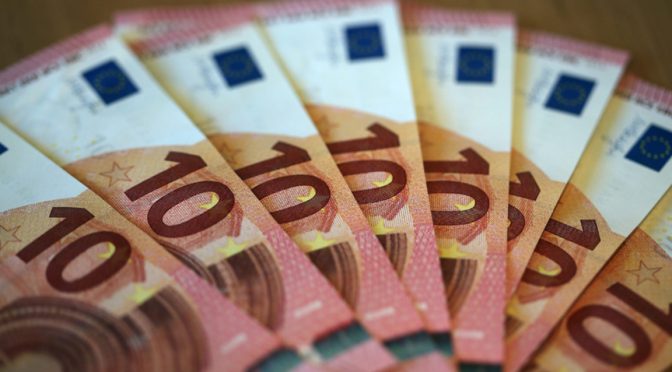 Долната камара на парламента одобри скок на пенсиите в Испания