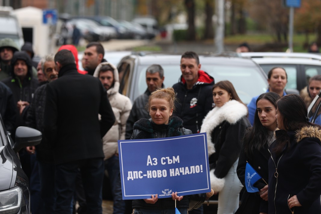 Привърженици на "ДПС – Ново начало" отново пред НС – да покажат, че не са фантоми
