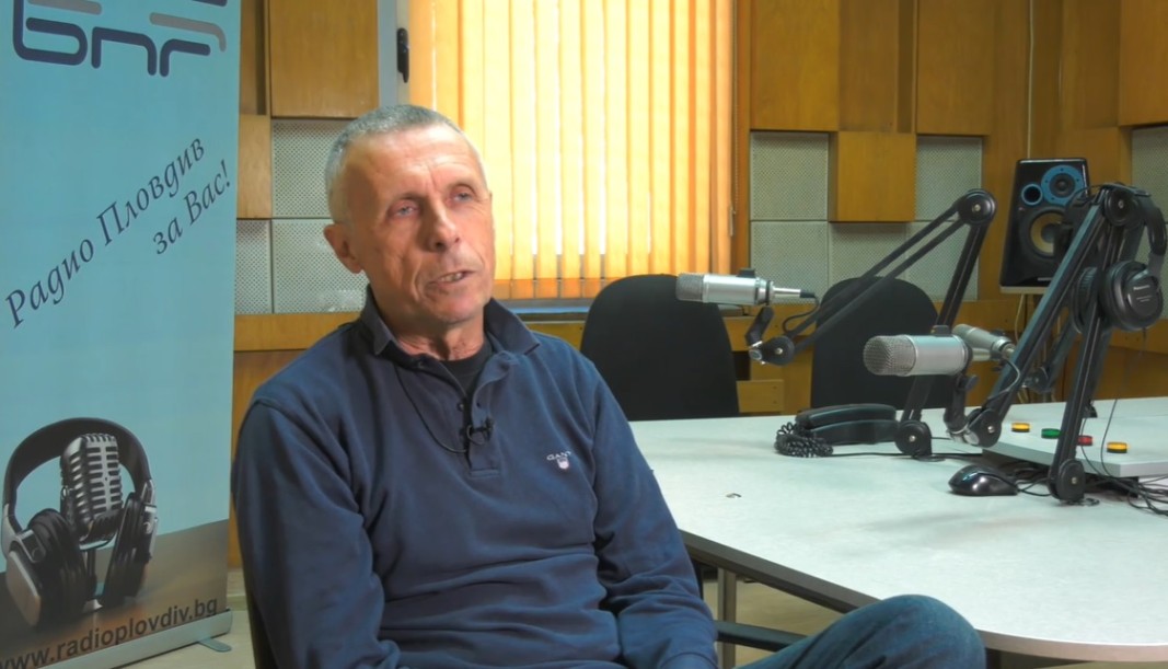 От учител под тепетата до водещ в Радио Пловдив – Емил Костов в "Гласовете на радиото"