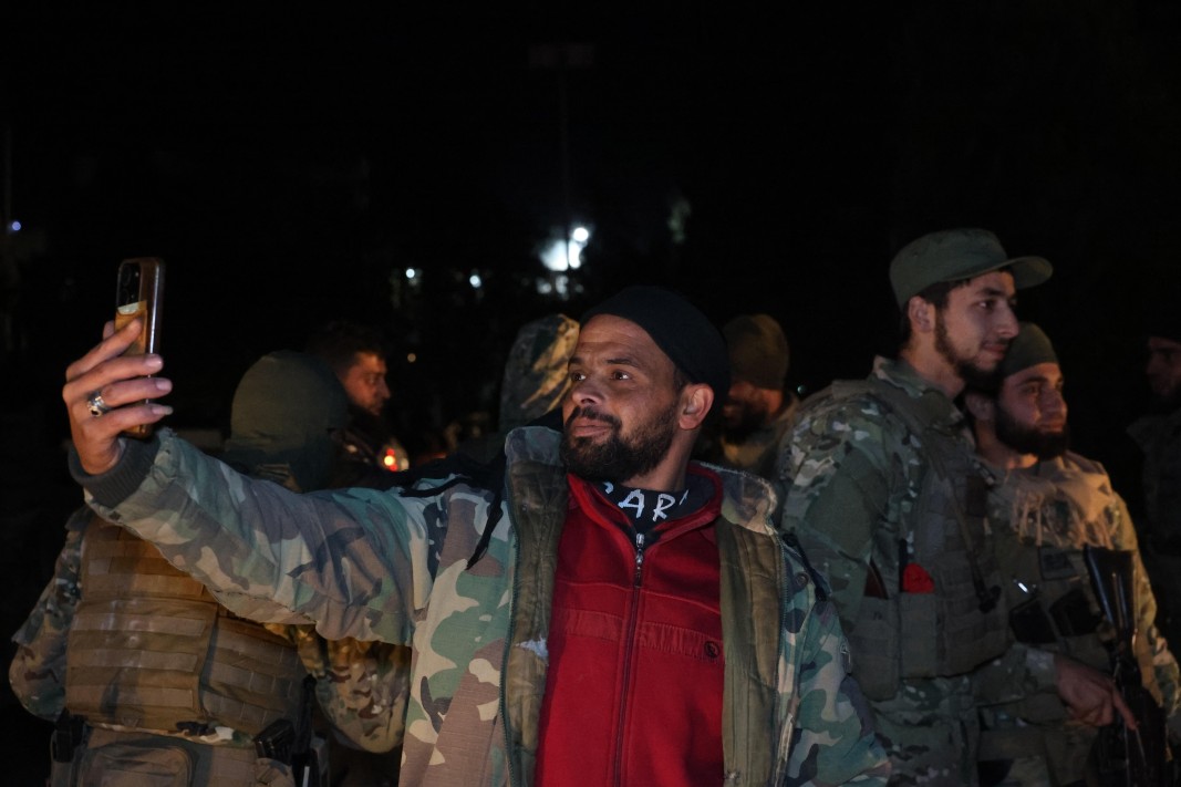 Бунтовниците превзеха Дамаск и напредват в Североизточна Сирия. Какво следва?