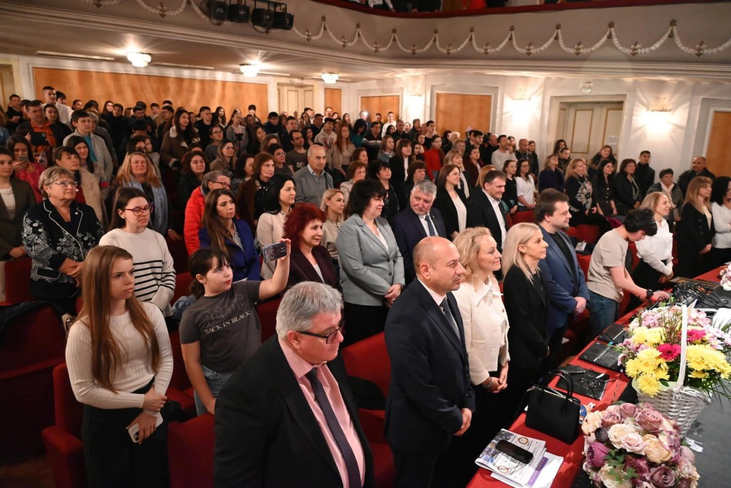 75 години отбелязва първата в България езикова гимназия "Екзарх Йосиф Първи“ в Ловеч