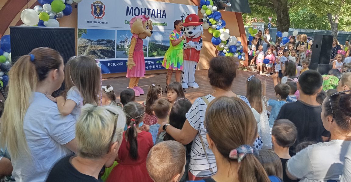 Нова сцена на открито радва децата на Монтана