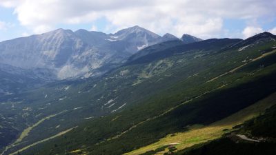 Променлива облачност с температури до 22°, за София – 17°