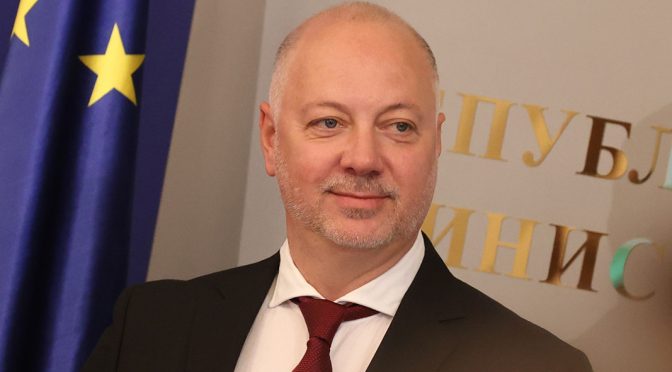 Премиерът свиква съвещание с министри заради санкциите срещу "Роснефт" и "Лукойл"