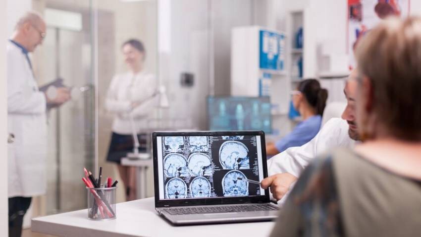 Искат национален стандарт за довеждане на пациенти с инсулт до модерно лечение