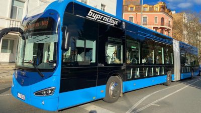 Пътничка пострада след рязко спиране на автобус в Бургас