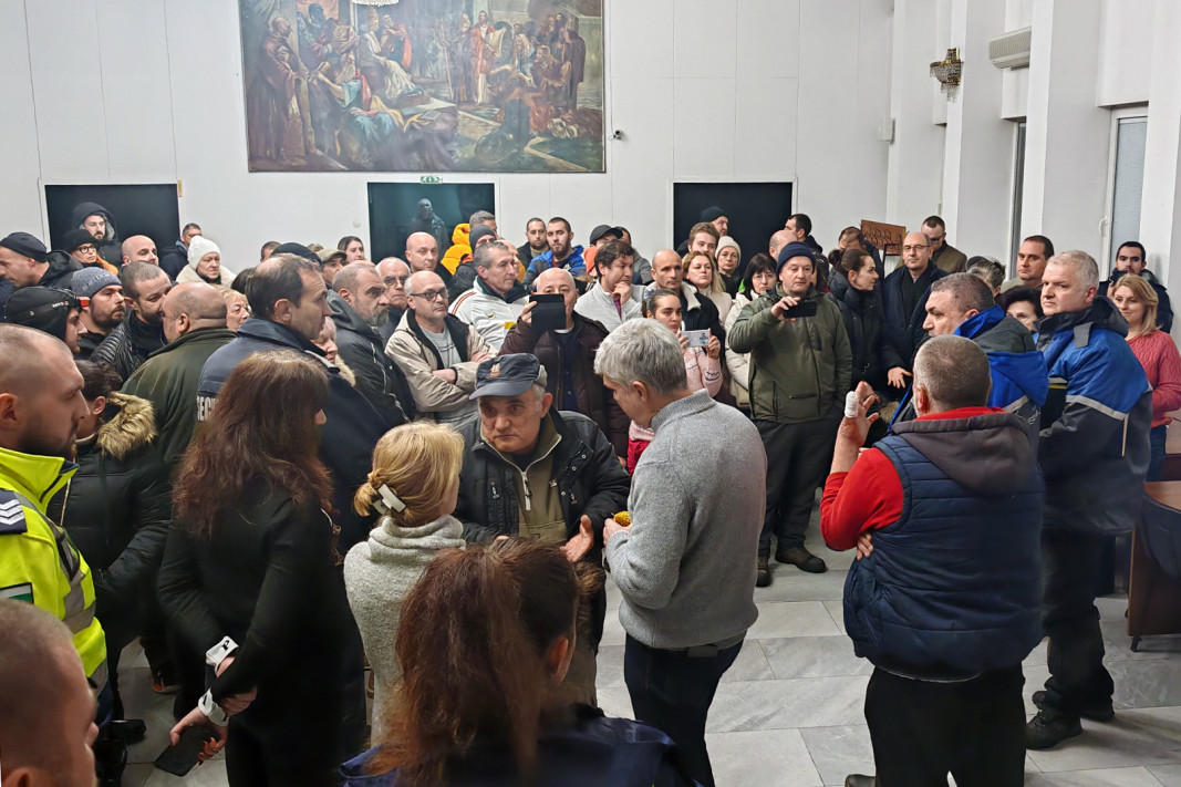 Обстановката в Габрово се нормализира, но все още стотици абонати са без ток