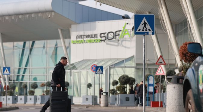 ЕП иска да запази правото за компенсация при закъснение на полети с над 3 часа