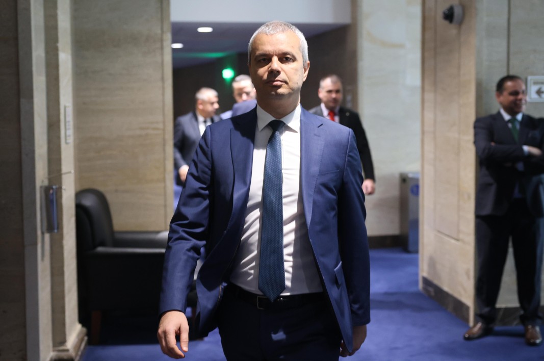 "Възраждане" получиха подписи от "Величие" за вота на недоверие, преговарят и с МЕЧ