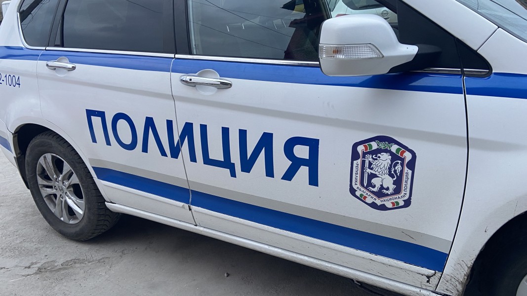 Задържаха двама молдовци по случай с трафик на бежанци край Бургас