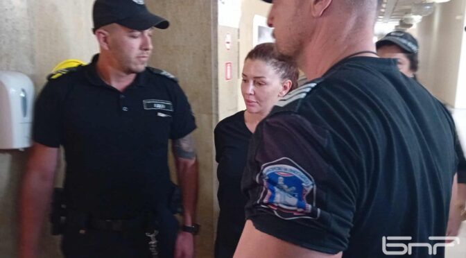 Пуснаха певицата Дебора под домашен арест
