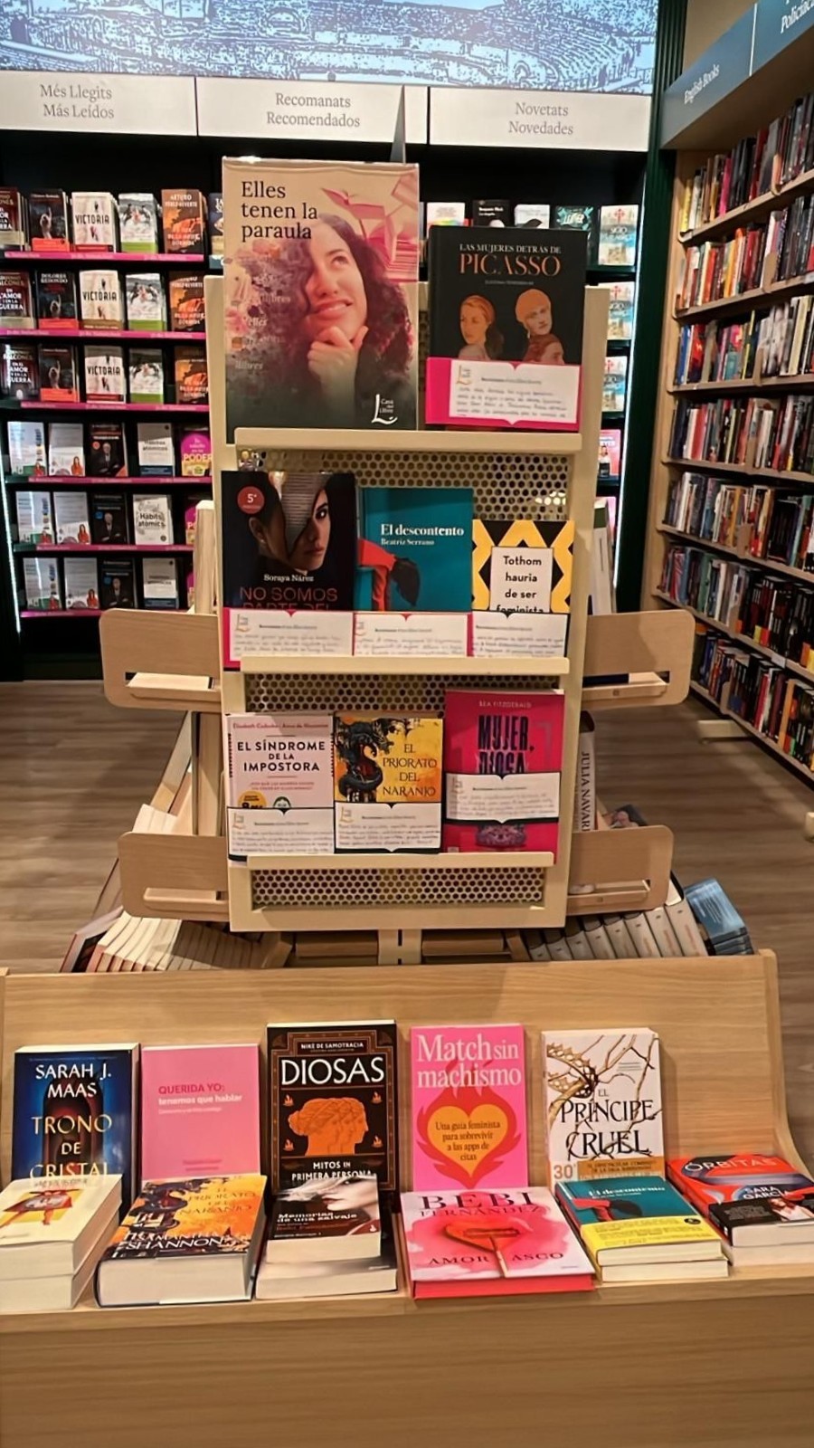 "Няколко книги разстояние": Casa del Libro започна кампания пред Конгреса на депутатите в Мадрид