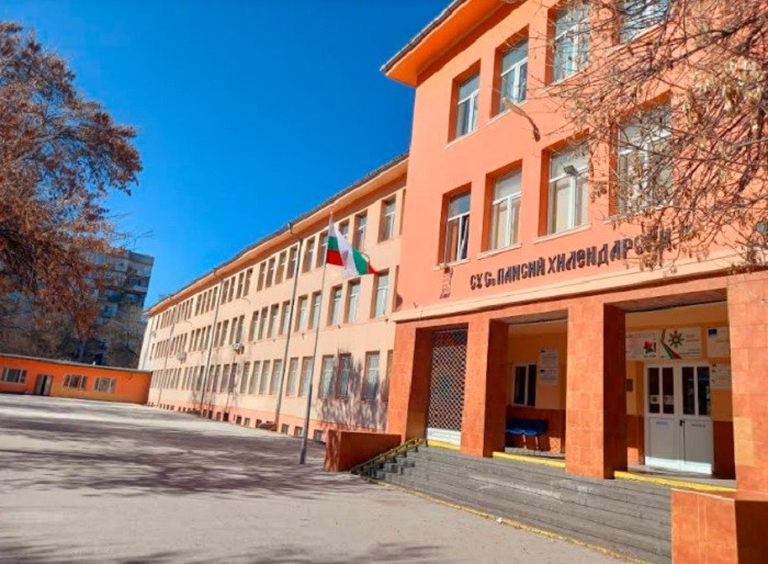 Кметът отвори за ваканцията училищните дворове в Пловдив, изненада директорите