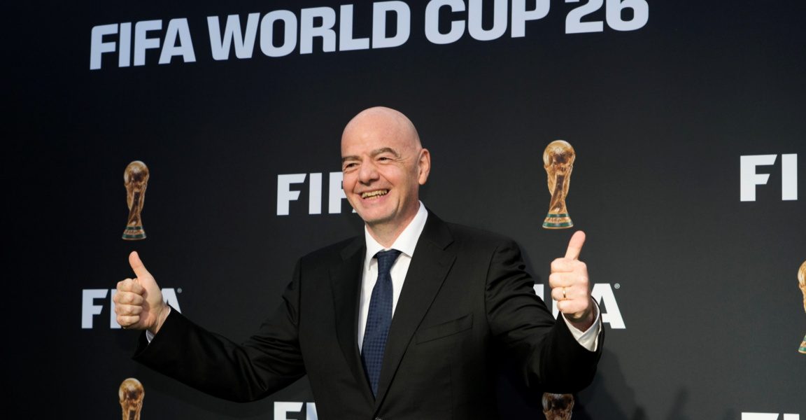 Шефът на ФИФА гледал 24 мача от световното
