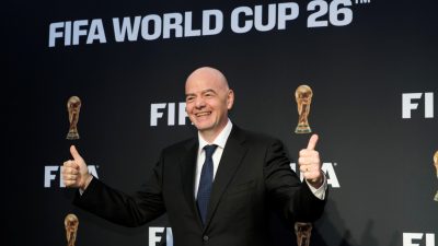 Шефът на ФИФА гледал 24 мача от световното