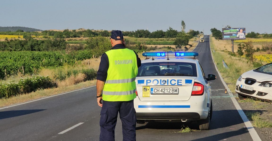 Четирима души са пострадали при две катастрофи в Сливенско