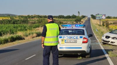Четирима души са пострадали при две катастрофи в Сливенско