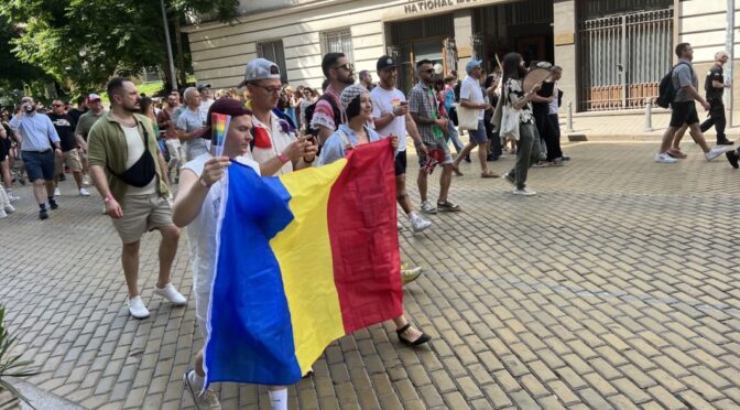 Участниците в "София Прайд" се събират на площад "Княз Александър Първи"