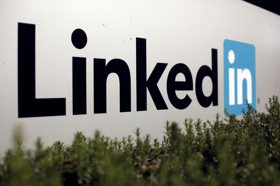 Чехия: Китай предлага подкупи на академици чрез фалшиви профили в LinkedIn