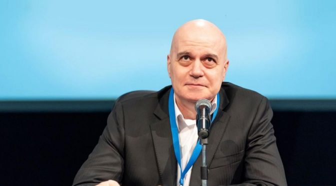 Слави Трифонов с пост след оставката: Много хора са се опитвали да ме приключат!