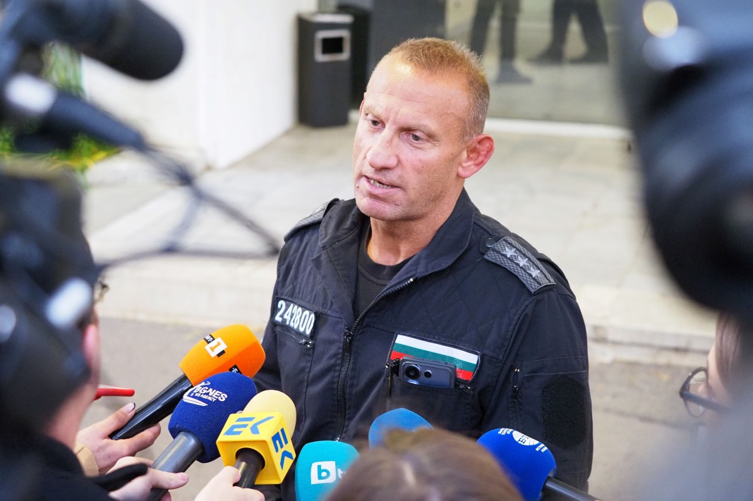 Шофьор, задържан да превозва нелегални мигранти в София, опитал да прегази полицаи