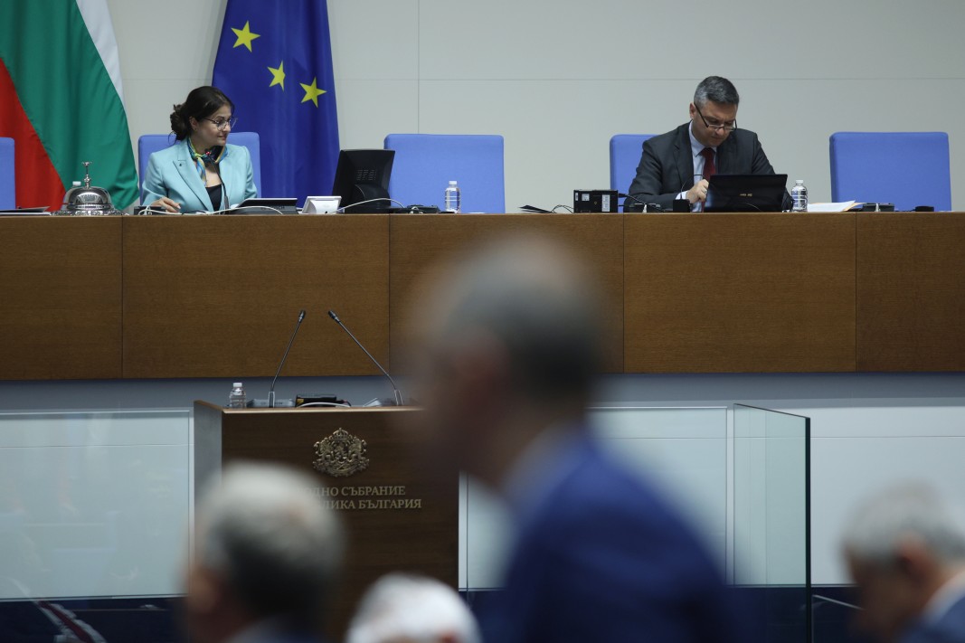 Трети неуспешен опит парламентът да започне второто си извънредно заседание