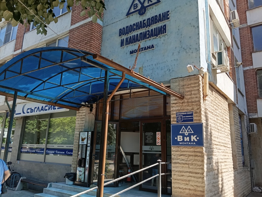 С 20 дни по-рано започна да намалява нивото на язовир "Среченска бара"
