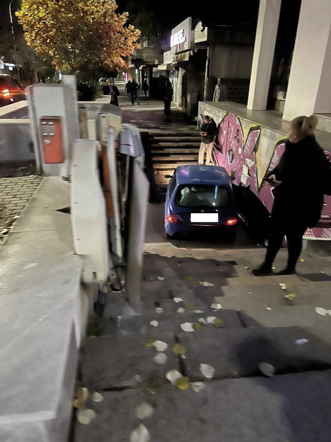 Спирачките на дрогиран шуменец отказаха, "отби" колата си в подлез в центъра на Варна