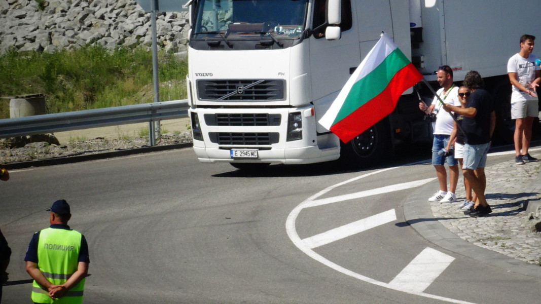 Протестиращи блокираха пътя София – Варна край търговищкото село Буховци