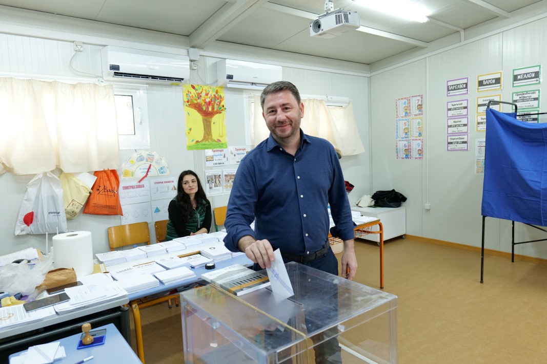 Никос Андрулакис остава лидер на ПАСОК