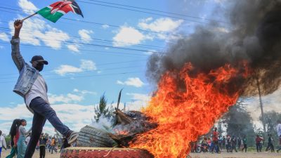 Две жертви на протести срещу US карантинен център за ебола в Кения