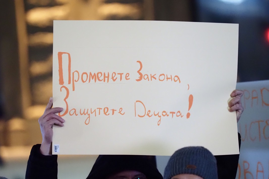 Протест на родители пред Министерския съвет