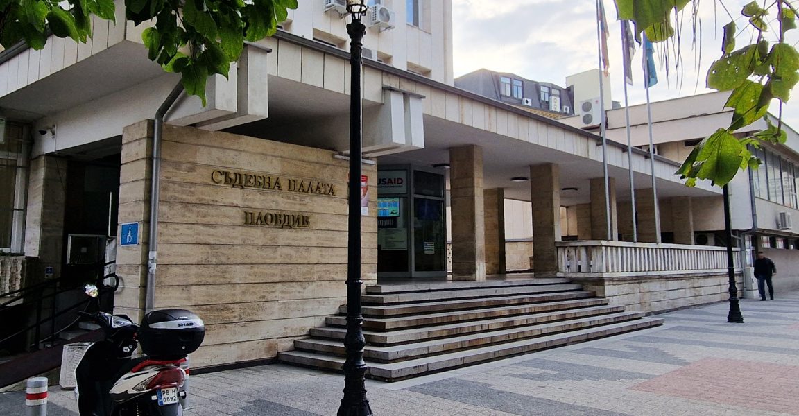 Съдът гледа мерките на двамата младежи, обвинени за побой над непалци