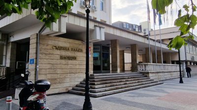Съдът гледа мерките на двамата младежи, обвинени за побой над непалци