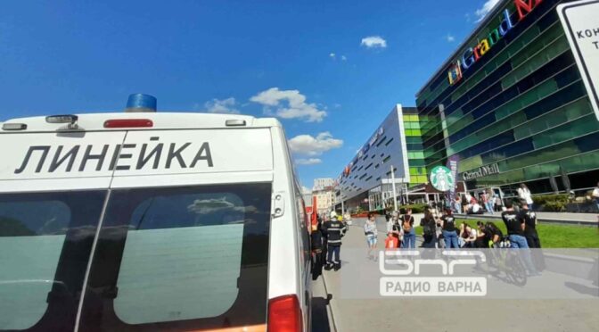 Пожар в голям търговски център във Варна