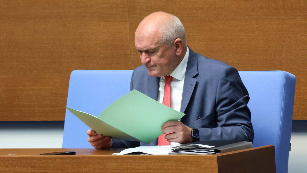 Хигиенистка е провеждала интервюта за българско гражданство в консулството ни в Битоля
