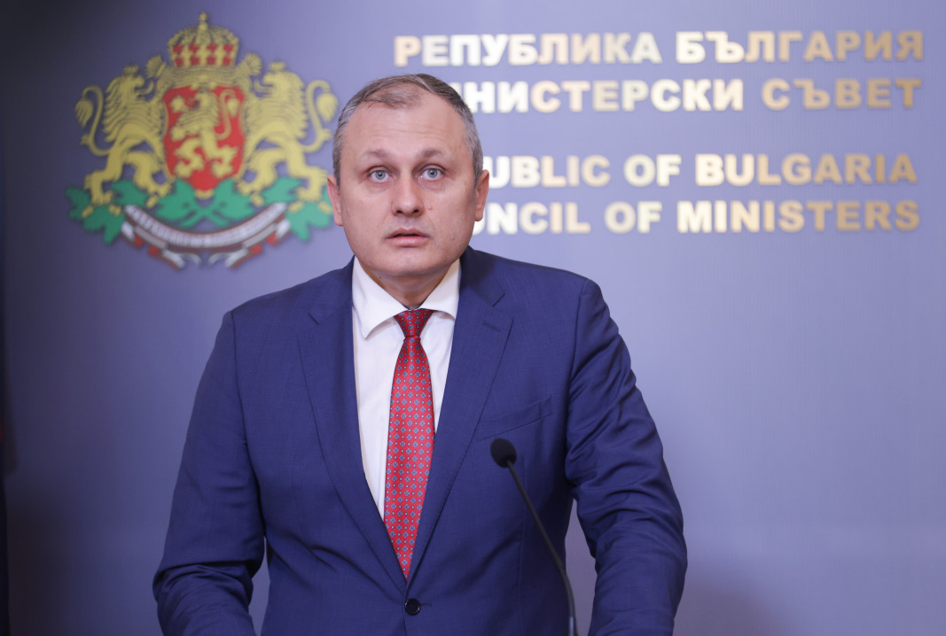 Министрите Мундров и Карадимов с остри критики към "Сиела Норма", която осигурява машините за гласуване