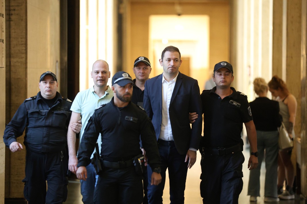 САС решава дали да пусне от ареста бившия заместник-кмет на София Барбутов
