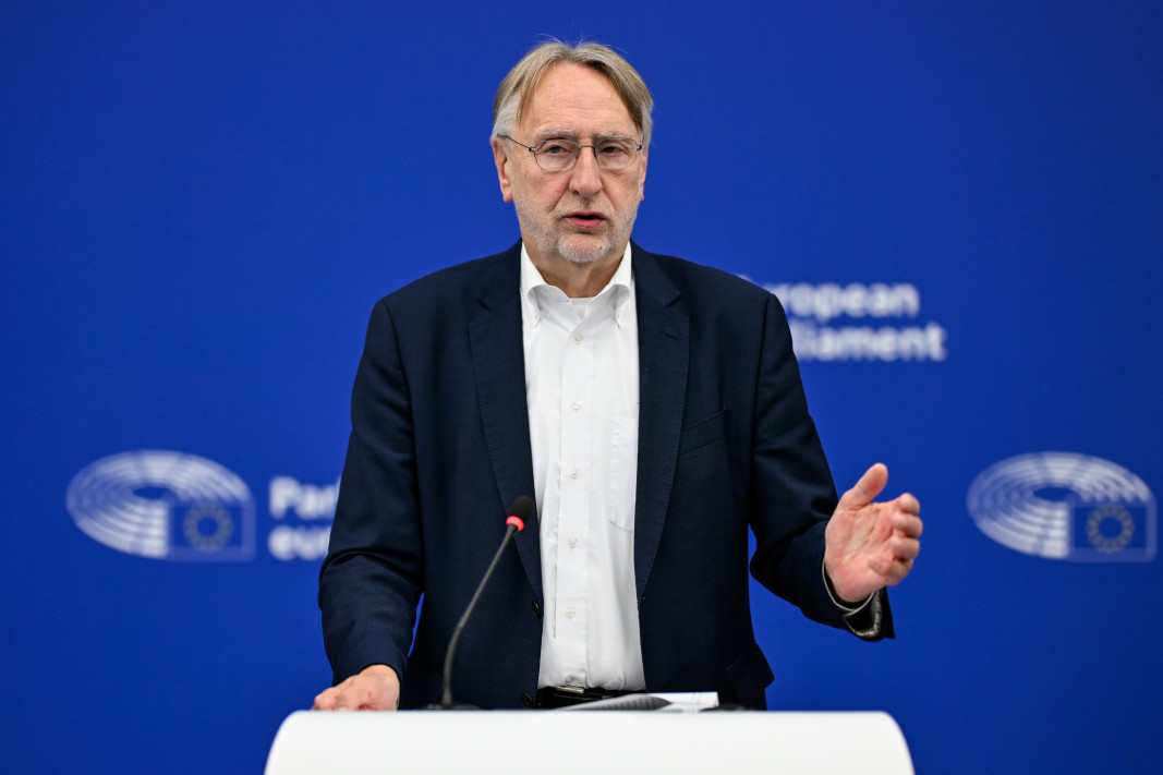 Евродепутатът Бернд Ланге: ЕС да реагира незабавно на митата на Тръмп