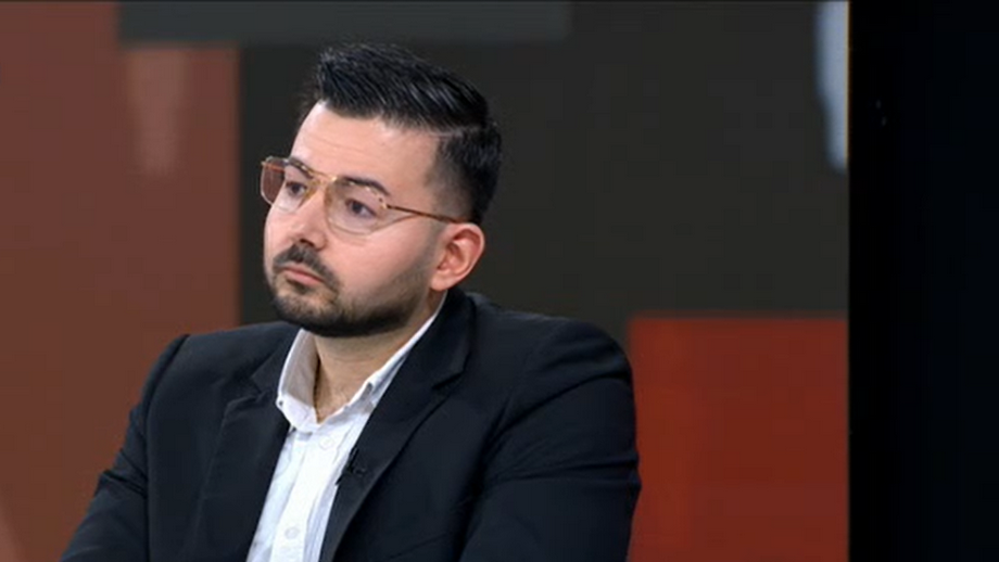 Емил Соколов: Борисов удобно изчаква и в правилния момент ще покаже, че той налага дневния ред