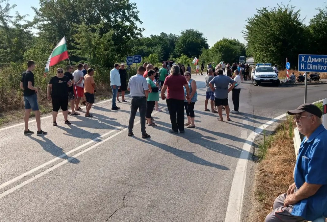Втори ден протестна блокада на пътя Полски Тръмбеш – Свищов