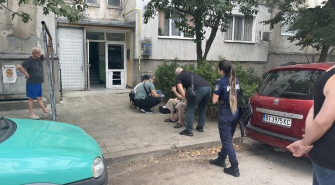 Взрив е избил врата в жилищен блок в Горна Оряховица