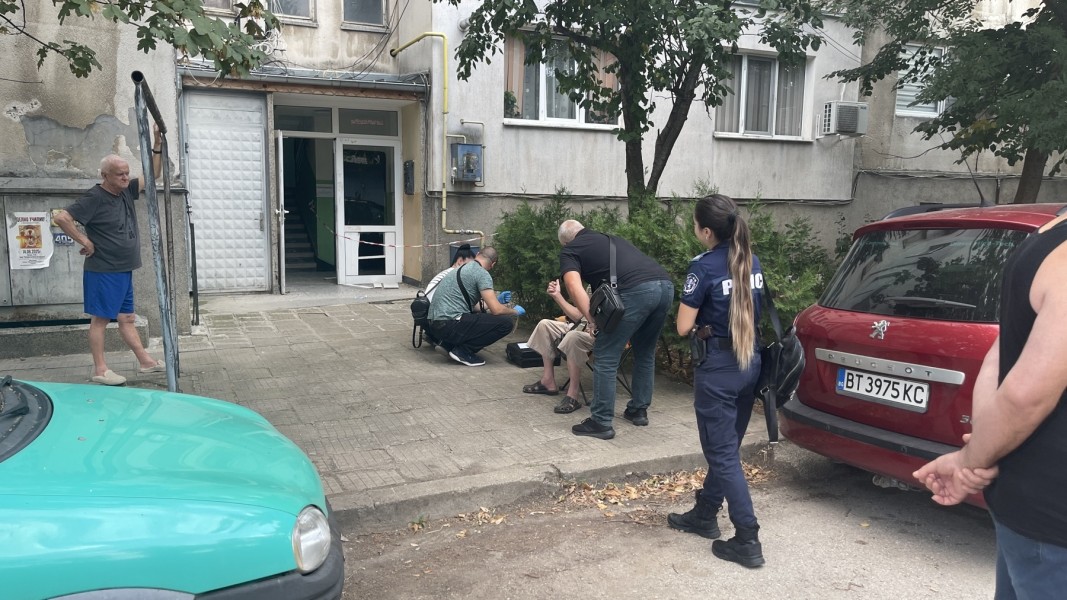 Взрив е избил врата в жилищен блок в Горна Оряховица