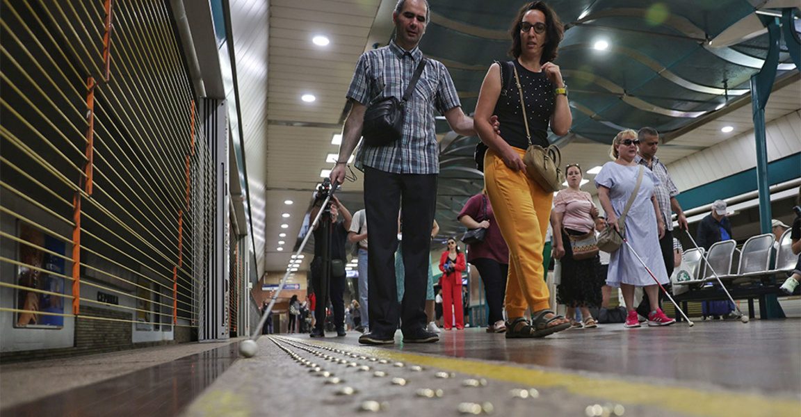 КЗД се самосезира за достъпността на метрото за незрящи