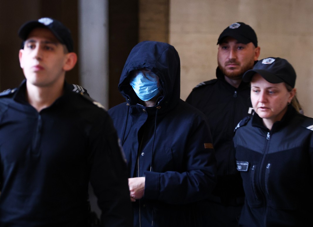 Бившата дипломатка, обвинена за убийството на зет ѝ, остава в ареста