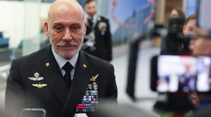 Председателят на Военния комитет на НАТО е на посещение у нас