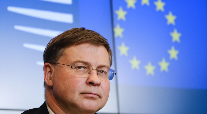 Домбровскис: Няма индикации за проблеми със сигурността на доставките на петролни продукти в ЕС